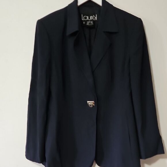 LAUREL Blazer with Notched Lapel and Structured Silhouette - Picture 1 of 5